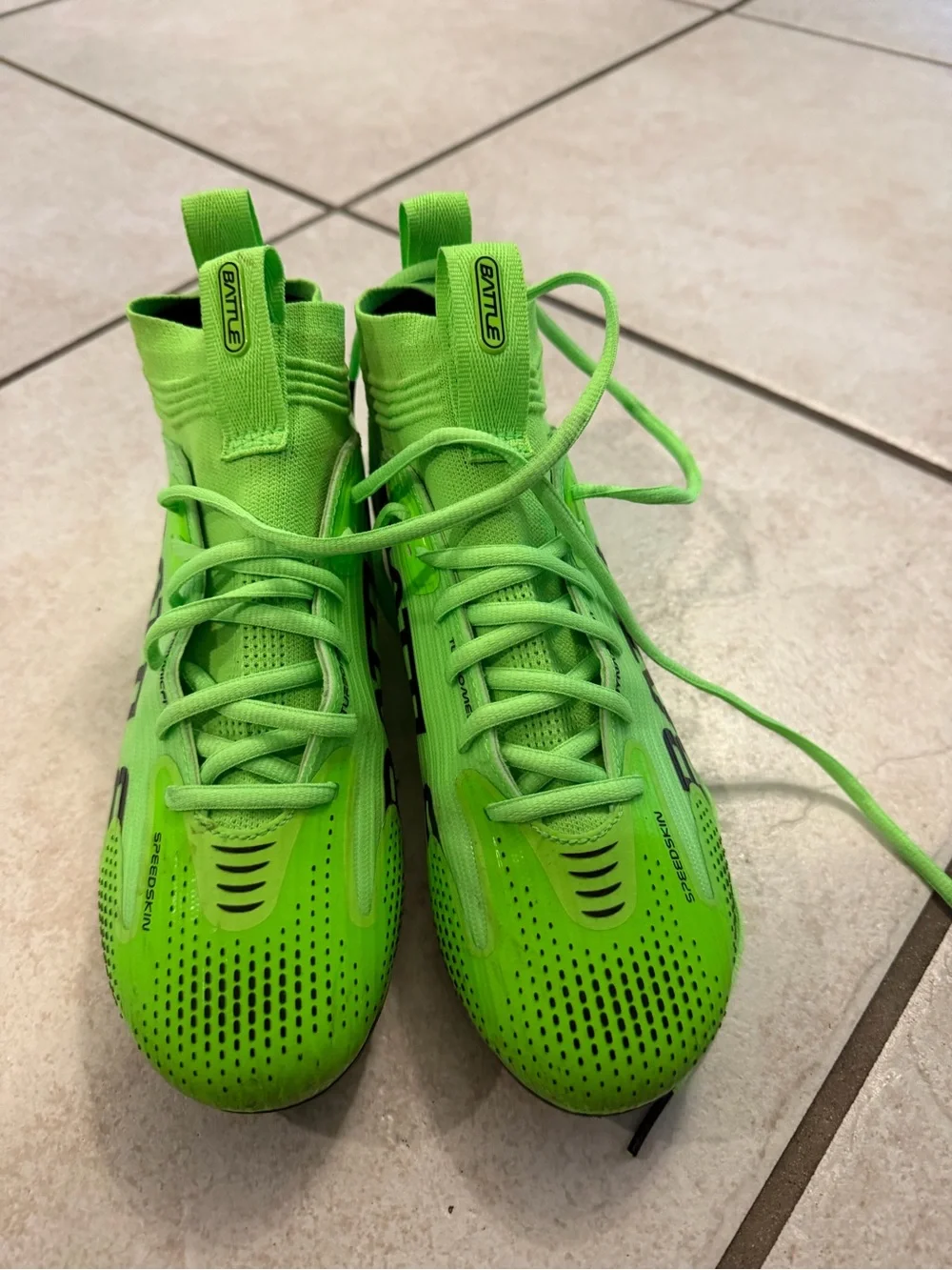 BATTLE Football cleats-Neon green